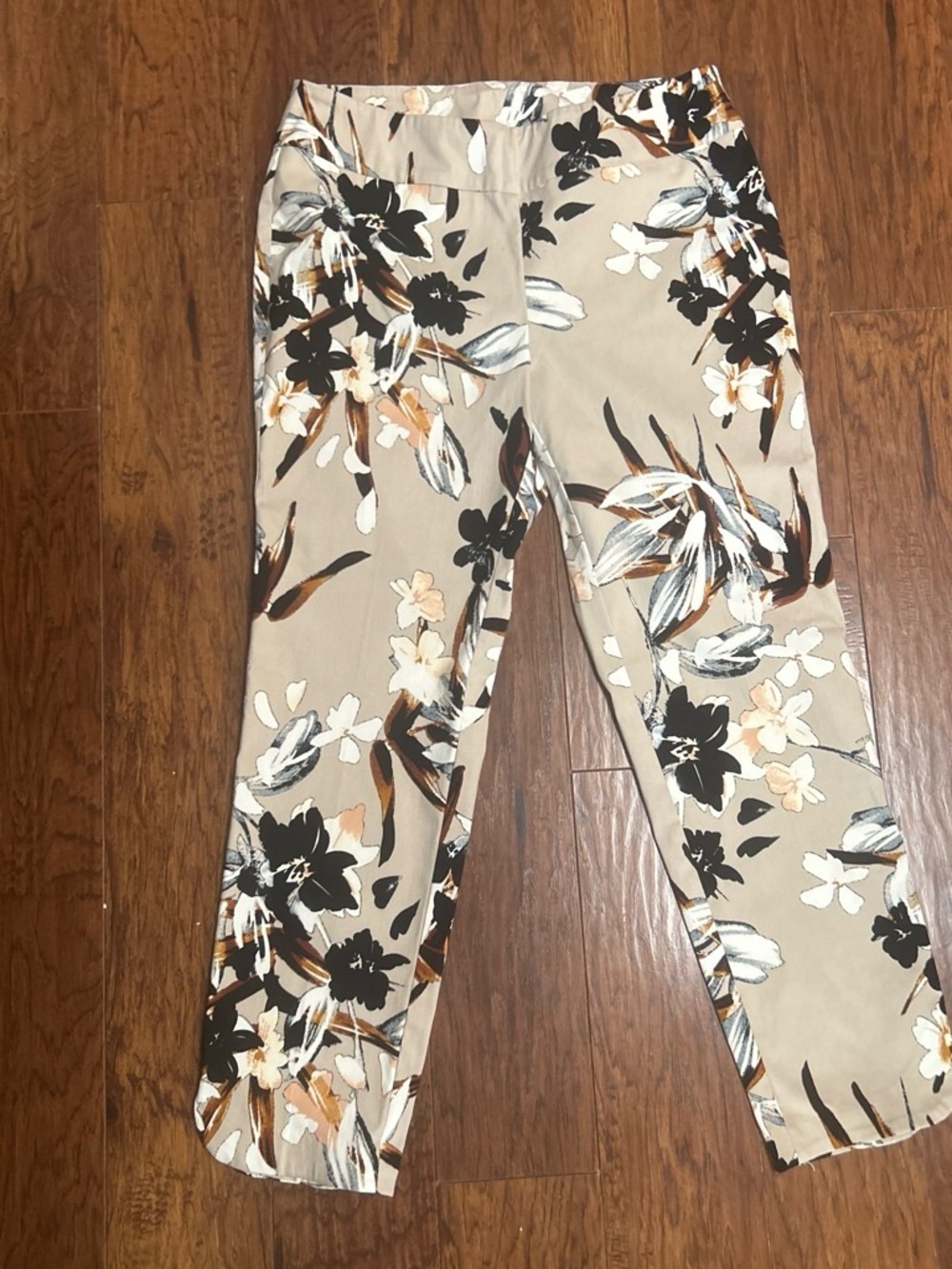 NWT’s Soft Surroundings Floral Print Pull-On Trousers Size Large (14/16) 0136